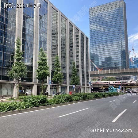 前面道路(永代通り)