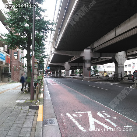 前面道路(玉川通り）