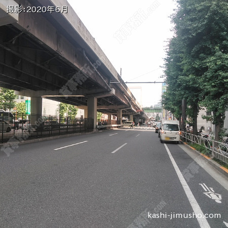 前面道路(昭和通り)