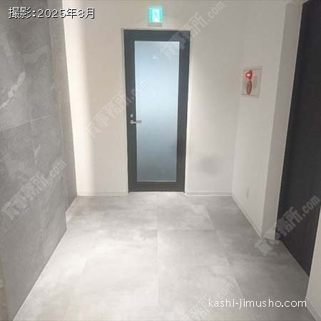 貸室階エレベーターホール