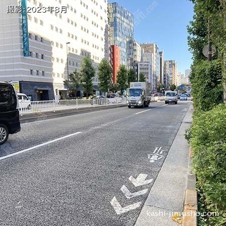 前面道路(明治通り)