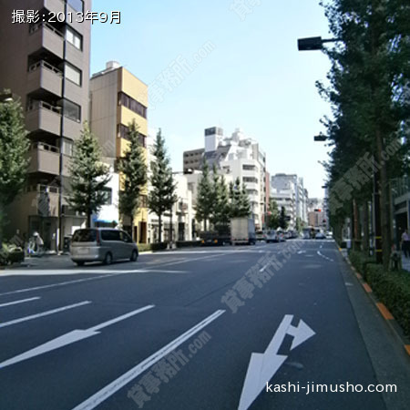 前面道路：鍛冶橋通り