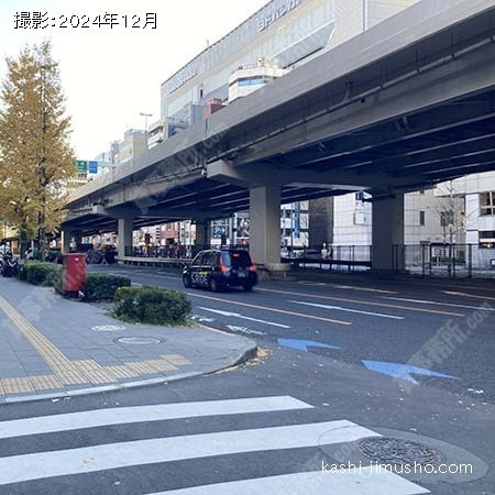 前面道路(昭和通り)