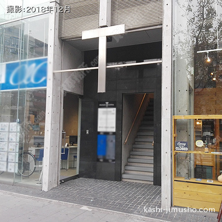 ビル正面入り口