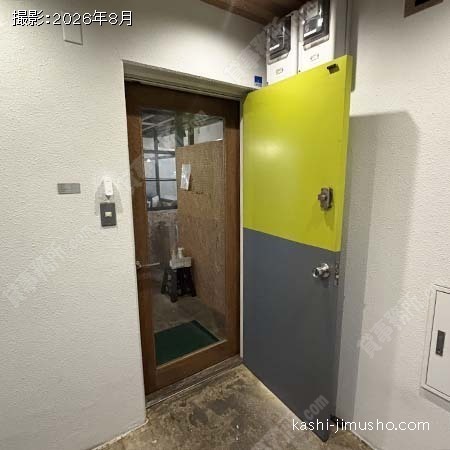 貸室入口(2階) 貸室入口(2階)