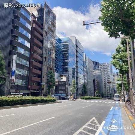 前面道路(新宿通り)