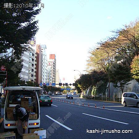  前面道路（靖国通り） 