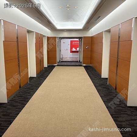 貸室階エレベーターホール