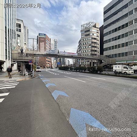 前面道路(靖国通り) 前面道路(靖国通り)