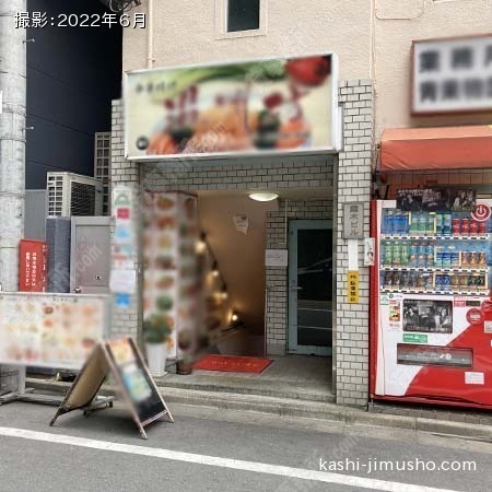 ビル入口前面