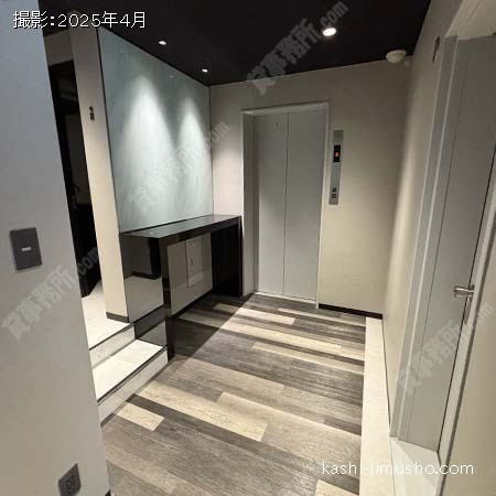 貸室階エレベーターホール