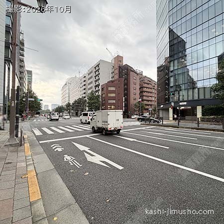 前面道路(新宿通り)