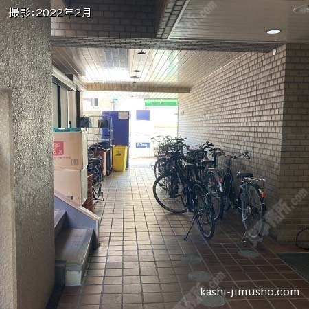 ビル入口アプローチ