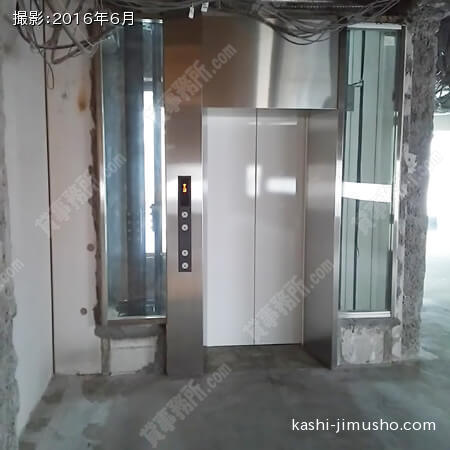 フロアエレベーター前