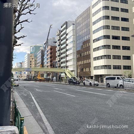 前面道路(靖国通り) 前面道路(靖国通り)