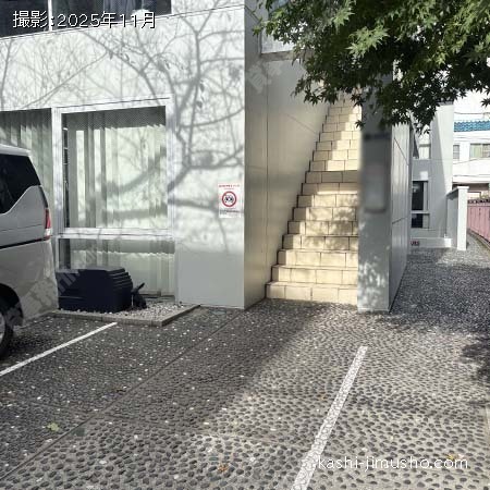 建物入口前面 建物入口前面