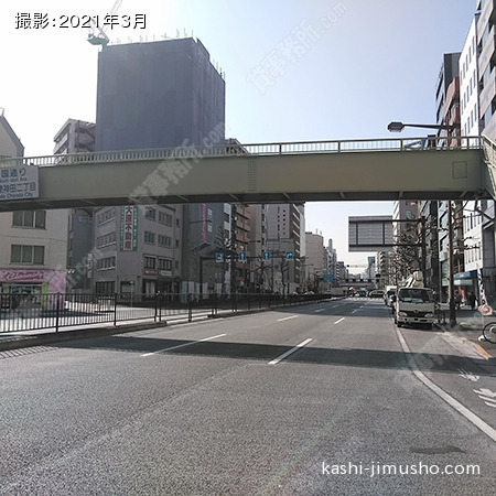前面道路（靖国通り）