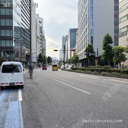 前面道路(新宿通り)