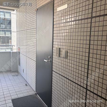 貸室入口(5階)