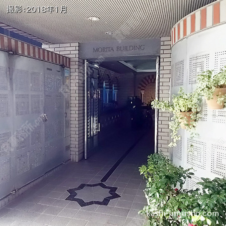 ビル入口 ビル入口