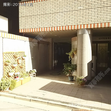 ビル入口前面 ビル入口前面