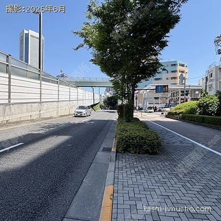 前面道路(山手通り)