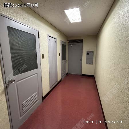 貸室入口(7階703号室)