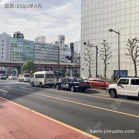 前面道路(靖国通り)