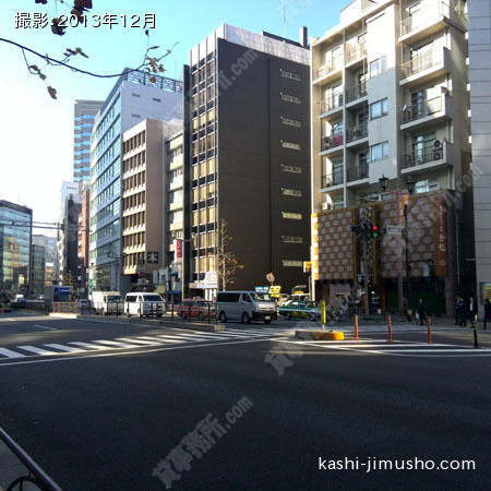 前面道路（新宿通り）