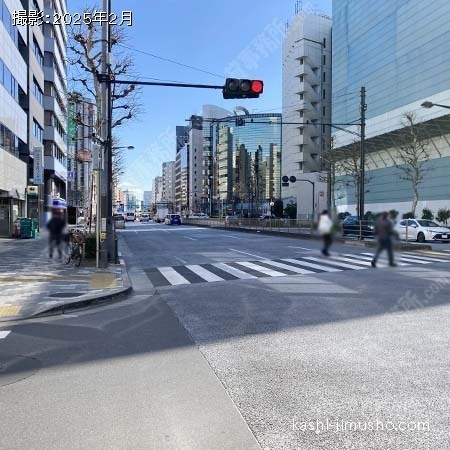 前面道路(靖国通り)