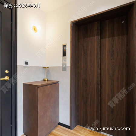 貸室階エレベーターホール