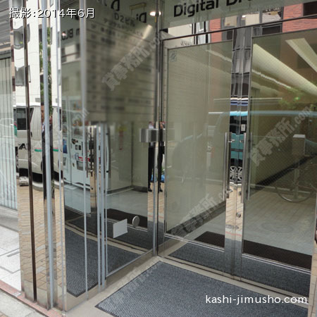 ビル入口 ビル入口