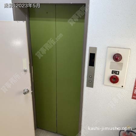 貸室階エレベーターホール