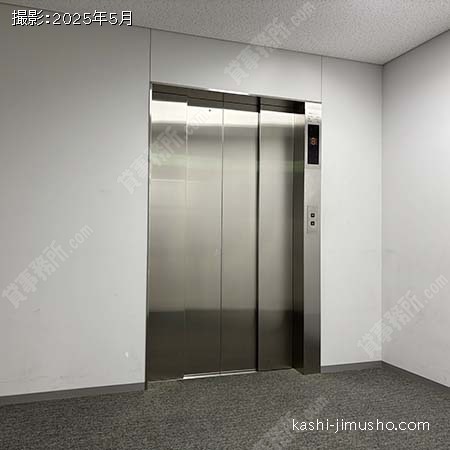 人荷用エレベーター