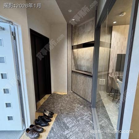 貸室階エレベーターホール