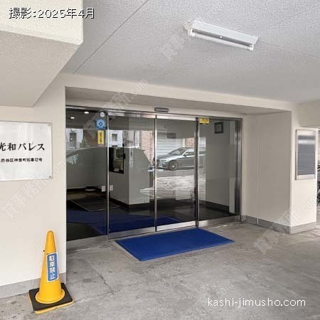 建物入口前面