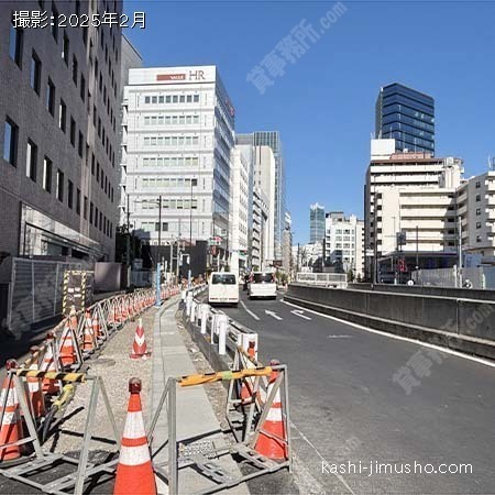 前面道路(明治通り)