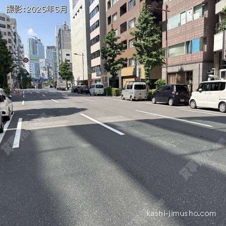 前面道路(人形町通り） 