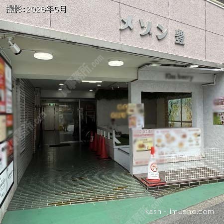 ビル入口 ビル入口