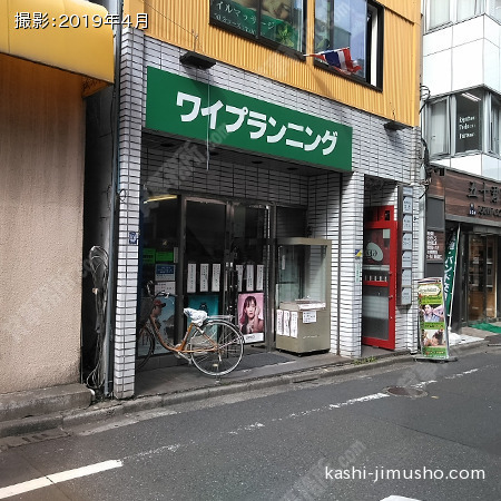 1階テナント前