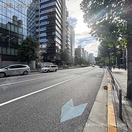 前面道路(新宿通り) 前面道路(新宿通り)