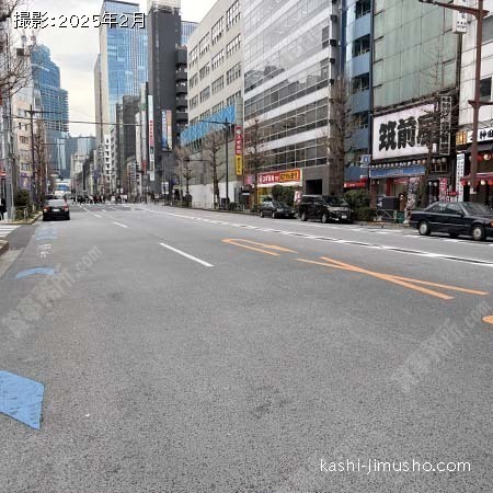 前面道路(中央通り) 前面道路(中央通り)