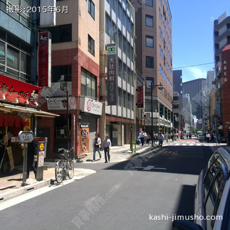 前面の日銀通り