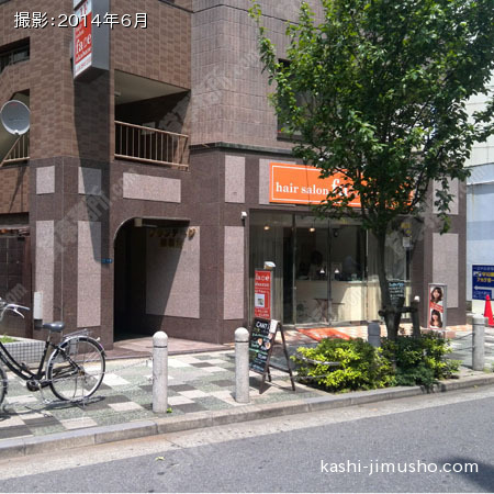 ビル入口正面