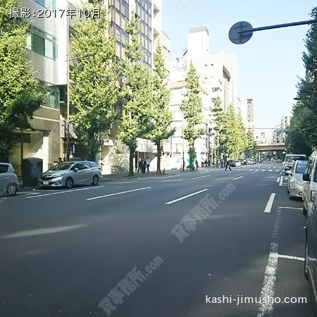 前面の神田金物通り