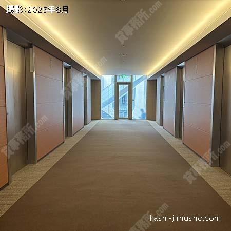 貸室階エレベーターホール