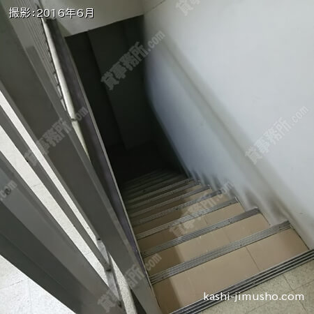 地下への階段