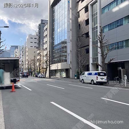 前面道路(神田金物通り)