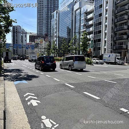 前面道路(新宿通り）