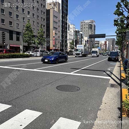 前面道路(新宿通り）